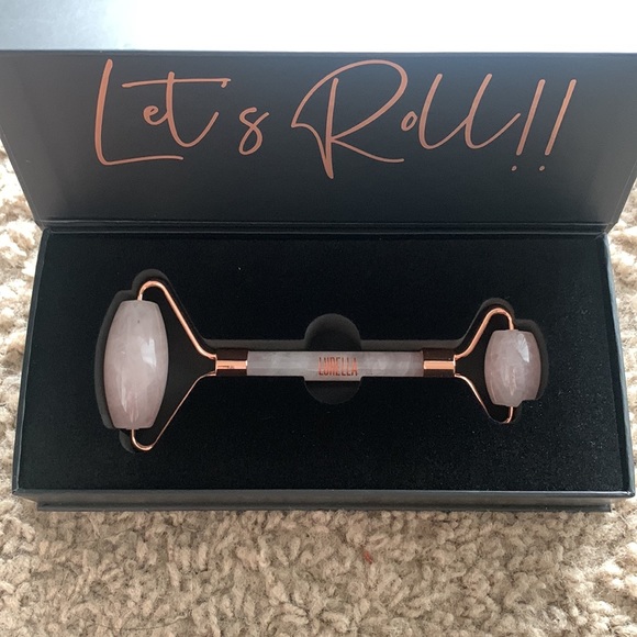 Lurella Let’s Roll Facial Roller - Picture 1 of 2